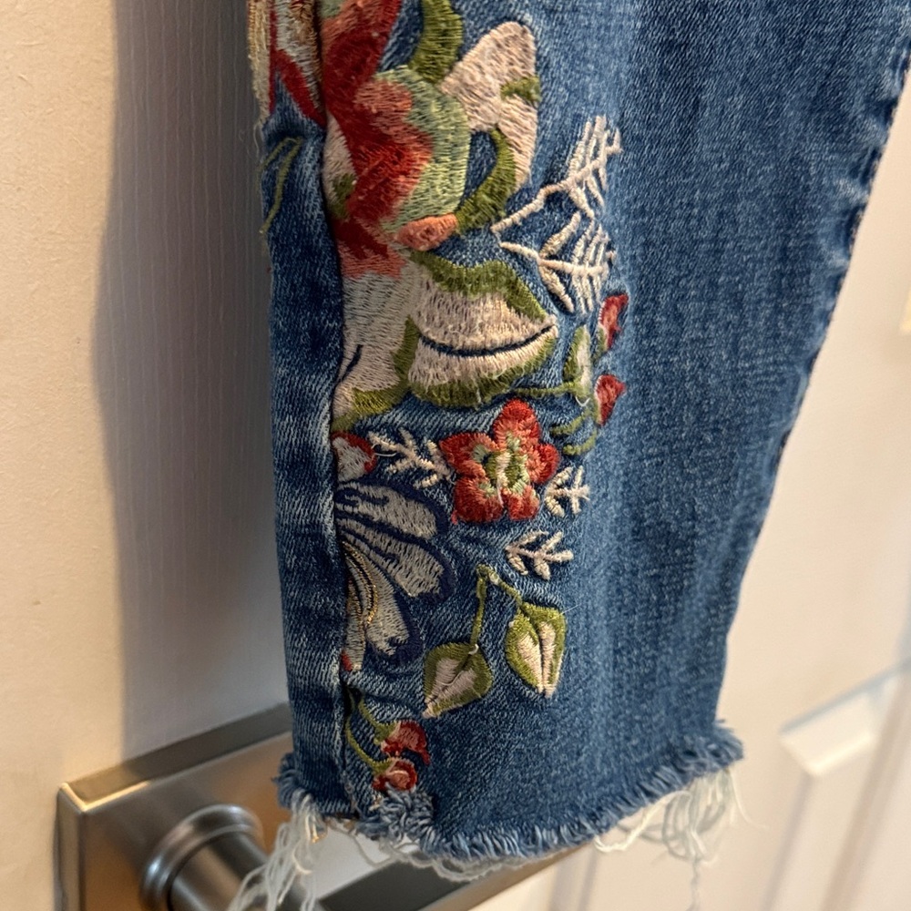 Blank NYC Skinny Classique Embroidered Jeans - Picture 4 of 13